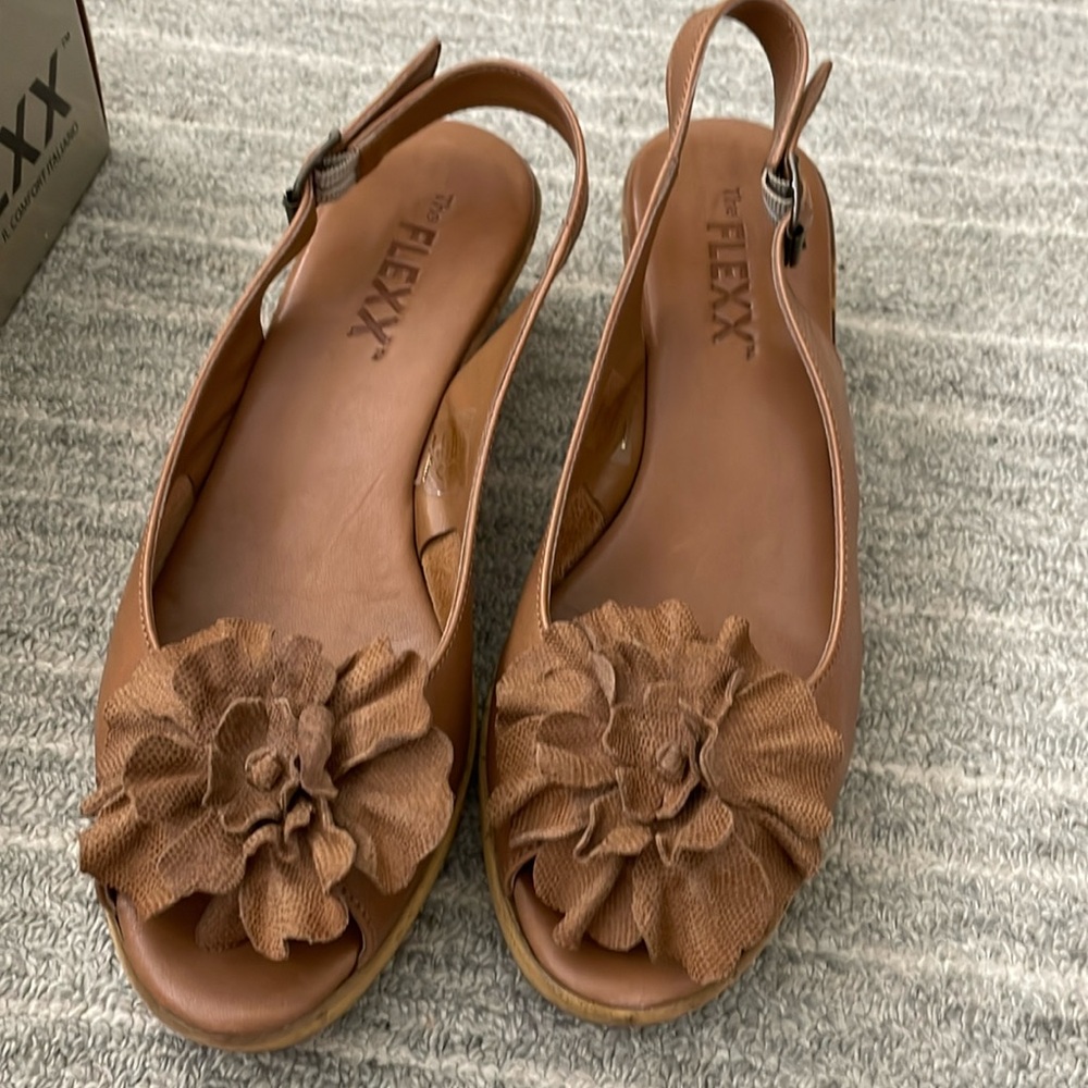 Flexx Italian Leather sandals size 8